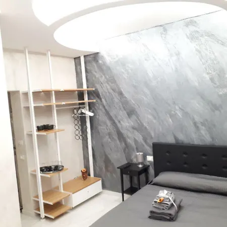 Silver House لا سبيتسْيا