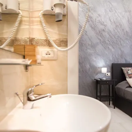 Silver House لا سبيتسْيا