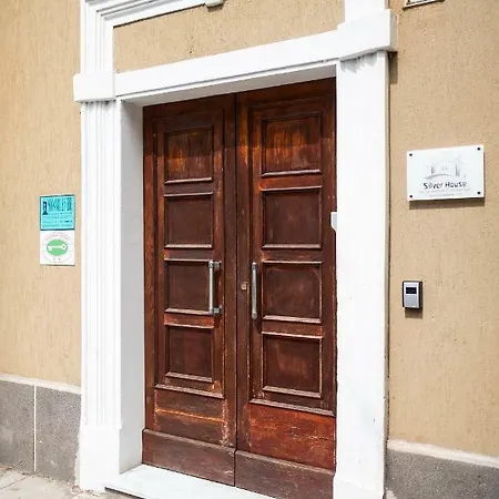 Silver House بيت ضيافة 3*